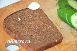 бутерброды с творогом и огурцом