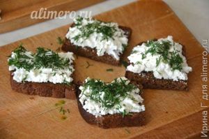 бутерброды с творогом и огурцом