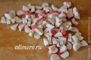 салат из помидоров и крабовых палочек