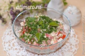 салат из помидоров и крабовых палочек