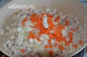 овощное рагу с курицей на сковороде