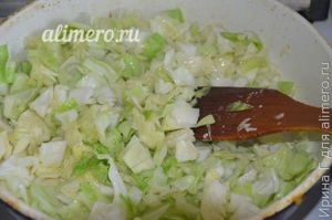 овощное рагу с курицей на сковороде
