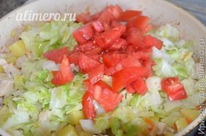 овощное рагу с курицей на сковороде