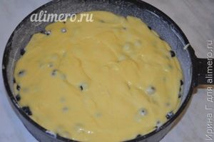 заливной пирог с черникой