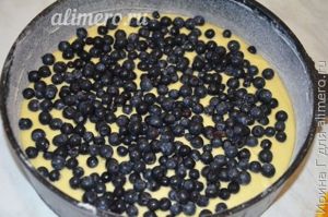 заливной пирог с черникой
