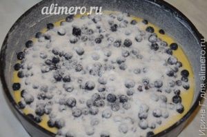 заливной пирог с черникой