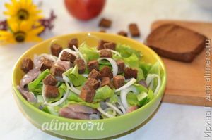 летний салат из сельди с огурцом