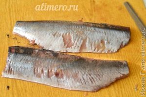 летний салат из сельди с огурцом