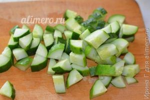 летний салат из сельди с огурцом