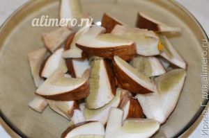 жаркое из курицы и белых грибов на сковороде