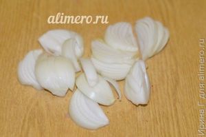 жаркое из курицы и белых грибов на сковороде