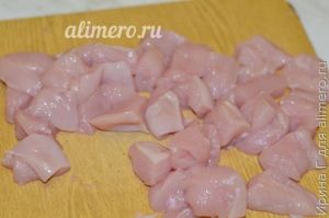 жаркое из курицы и белых грибов на сковороде