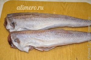 Минтай запеченный в сметане с сыром