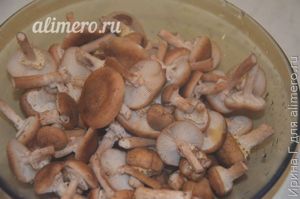 картошка с опятами на сковороде