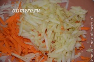 салат из моркови с яблоком и капустой