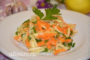 салат из моркови с яблоком и капустой