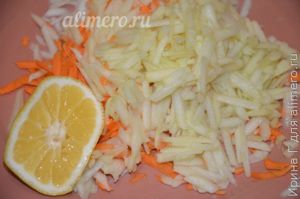 салат из моркови с яблоком и капустой