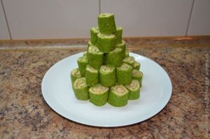 Елочка из блинов
