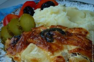 свинина запеченая с ананасами и черносливом