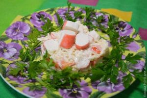 салат с крабовыми палочками