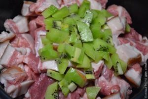 мясо с киви в мультиварке