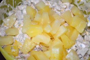 салат с мясным рулетом