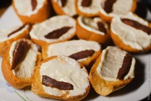 гренки с бастурмой