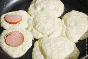 оладьи с сардельками