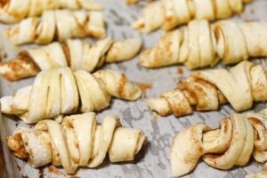 сахарные рогалики с корицей
