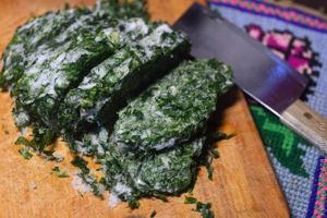 яичница на шпинатной подушке