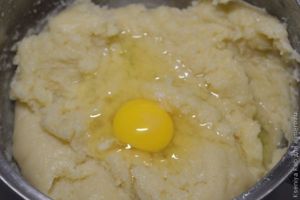 профитроли с шоколадной начинкой
