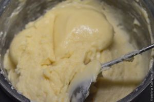 профитроли с шоколадной начинкой