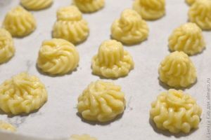 профитроли с шоколадной начинкой