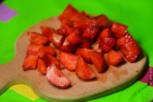 салат из клубники