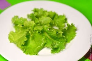 салат из клубники