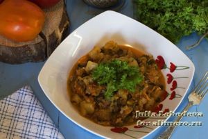 Тушёные кабачки с овощами