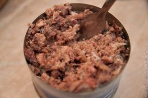 салат с консервированной рыбой