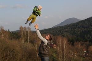 А такие снимки для тех, кто уверен в том, что папа не уронит ребенка. В противном случае – от волнения будут дрожать руки, и изображение получится размытым. А такие снимки для тех, кто уверен в том, что папа не уронит ребенка. В противном случае – от волнения будут дрожать руки, и изображение получится размытым.