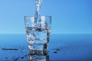 Воду пей перед едой – будешь долго молодой. Воду пей перед едой – будешь долго молодой.