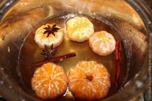 Мандарины с мороженым в пряном сиропе