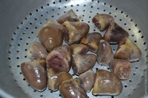 Куриные сердечки с грибами в сливочном соусе