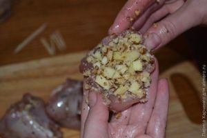 Куриные леденцы с фруктово-ореховой начинкой