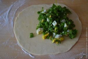 Чебуреки с зеленью и яйцом