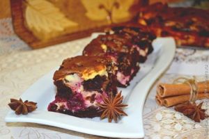 Брауни с вишней и творогом