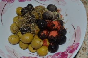 Оливки и маслины в тесте