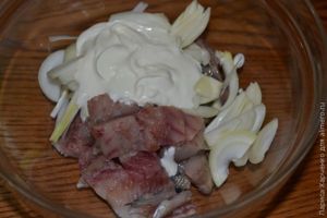 Закуска из сельди в сметанном соусе