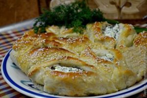 Дрожжевой пирог с брынзой и зеленью