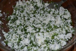 Дрожжевой пирог с брынзой и зеленью