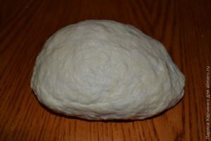 Дрожжевой пирог с брынзой и зеленью