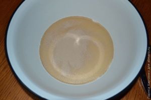 Дрожжевой пирог с брынзой и зеленью